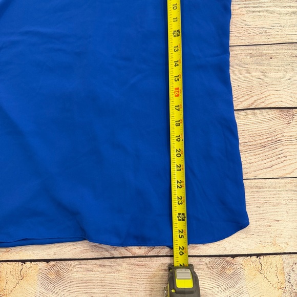 Express Split Back Top - Medium - Picture 6 of 6